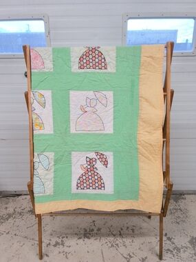 Vintage Hand-Stitched Sunbonnet Sue Parasol Applique Quilt Blanket